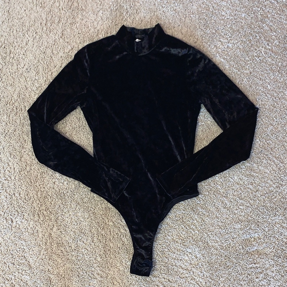 🖤 Black Velvet Long-Sleeve Bodysuit - Women